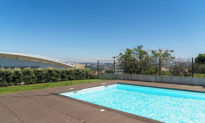 Campanha Apartamento | HostWise – Studio w/ Balcony, Pool and Gym | Antas