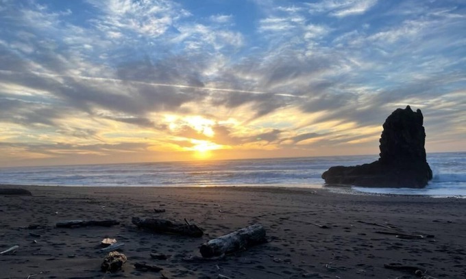 Manchester Casa | Hot & Cold Tubs Sauna Walk to Beach Dog Friendly EV Charger