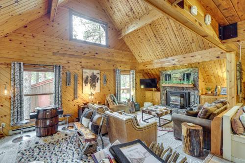 Lead Casa | Hot Tub and Arcade Table Spacious Retreat in Lead