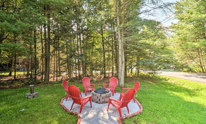 Pocono Summit Casa | Hot Tub and Deck Gorgeous Retreat in Pocono Summit!
