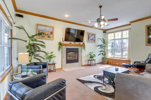 Eureka Springs Casa | Hot Tub and Deck Holiday Island Fairway Estate