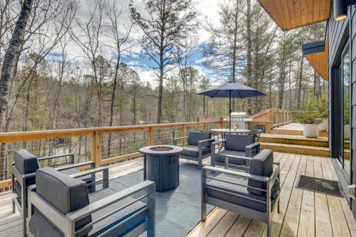 Pisgah Forest Casa | Hot Tub and Fire Pit Modern North Carolina Retreat