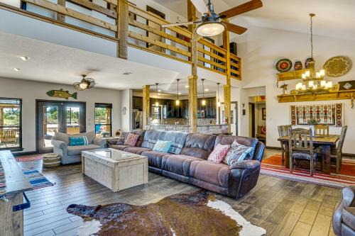 Palo Pinto County Casa | Hot Tub and Fire Pit Possum Kingdom Lake Retreat!