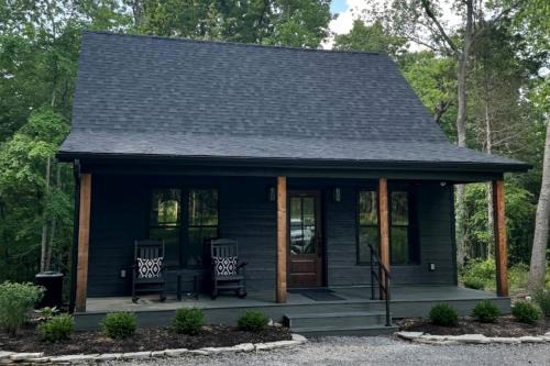 Carbondale Casa | Hot-tub and Fire Pit Provided Cabin in Carbondale, Illinois