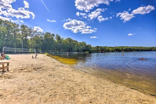 Gouldsboro Casa | Hot Tub and Game Room Cozy Big Bass Lake Home!