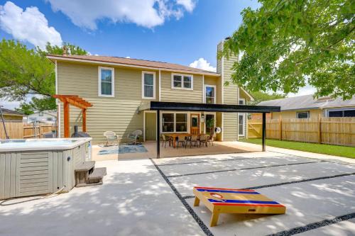 Live Oak Casa | Hot Tub and Game Room Spacious Live Oak Home!