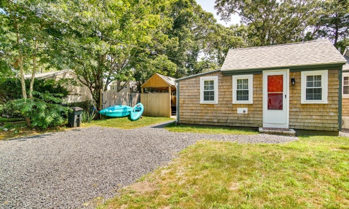South Yarmouth Casa | Hot Tub and Kayaks Dog-Friendly House in Yarmouth