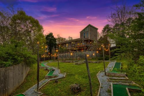 Kodak Casa | Hot Tub and Mini Golf Mtn-View Haven in Kodak!