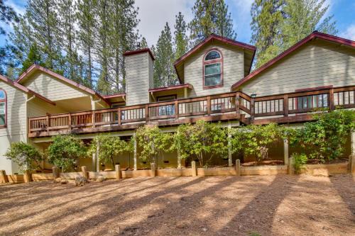 Arnold Casa | Hot Tub and Pool Table Cabin Near Calaveras Park!