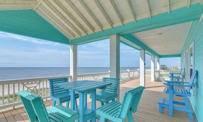 Gilchrist Casa | Hot Tub + Bay Views: Beachfront Gilchrist Retreat