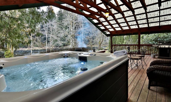 Beaver Cabina | Un río de la vida # 1 - Frente al lujo Hot Tub, Chimenea y Firepit