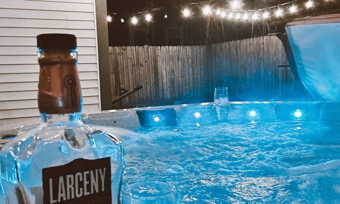 Windsor Park Casa | Hot Tub Beautiful Downtown Indy Home Near Lucas Oil!