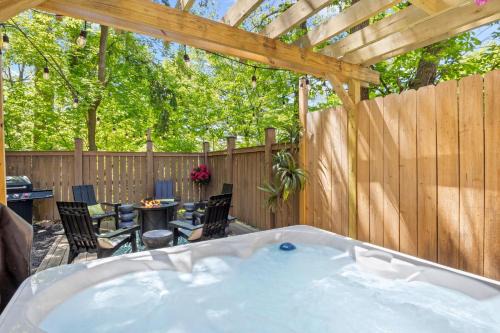 Ithaca Casa | Hot Tub! Close to Cornell, Ithaca College, Commons!