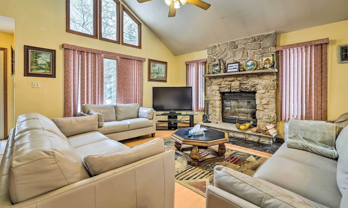 Pocono Mountain Lake Casa | Hot Tub + Deck: Pet-Friendly Poconos Getaway!