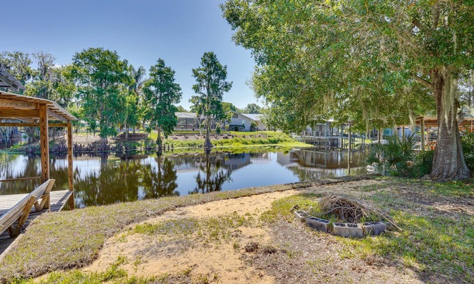 Fedhaven Casa | Hot Tub + Dock Access: Lake Hatchineha Getaway!