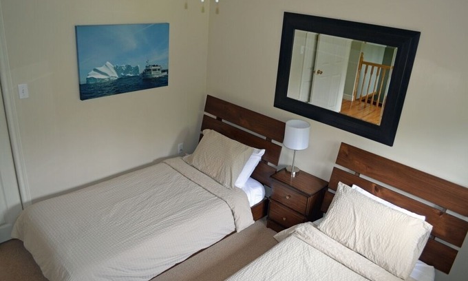 Bonne Bay Pond Casa | !!Hot Tub!! - Edge of Gros Morne Park - Explorers, family & Snowmobilers home