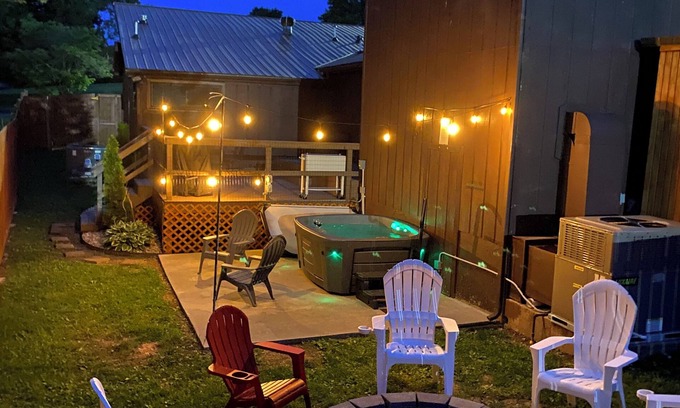 Grand Rivers Casa | Hot Tub + Fire pit + Corn Hole + BBQ + Game Room + Spa Bath