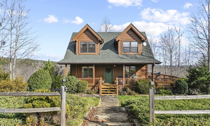 Laurel Lakes Cabina | Hot Tub & Fire Pit, Quiet Retreat