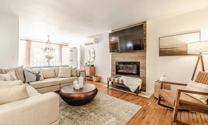 Hendersonville Cabina | Hot Tub, Fire Pit, Pets Ok, Nature Views
