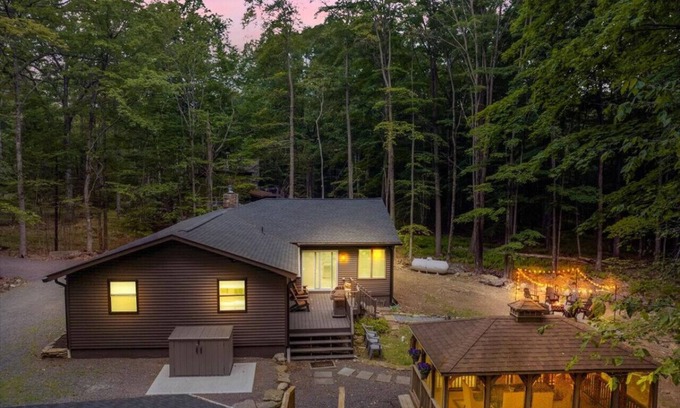 Locust Lake Village Apartamento | Stunning Pocono Ranch with Endless Amenities