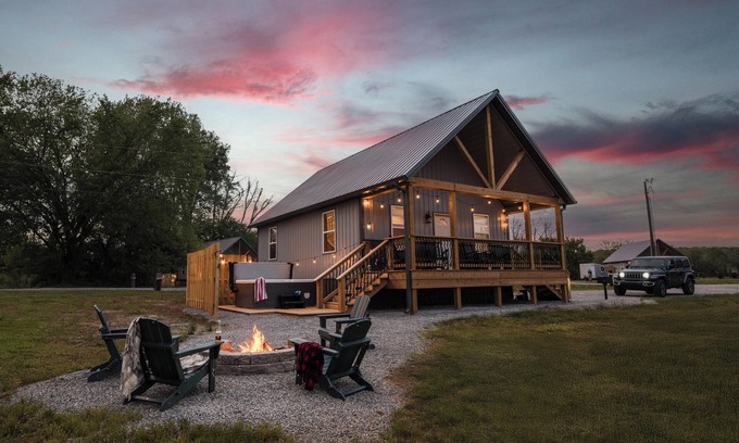 Bakerton Cabina | Hot Tub & Firepit~20 Min Lake Cumberland~Family Friendly~River Boat Ramp