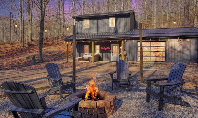 Laurelville Casa | Hot Tub~Firepit~Axe Throw~Near Ash, Old man’s cave, Cedar falls