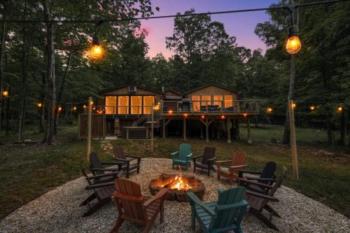 Berkeley Springs Casa | Hot Tub, Firepit, Grill, Wifi near Golf & Hiking