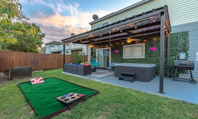 West San Antonio Casa | HOT-TUB, Game Room & BBQ by Lackland AFB & SeaWorld