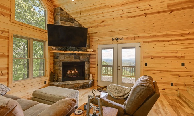 Unaka Cabina | Hot Tub & Game Room: Mountaintop Cabin in Murphy!