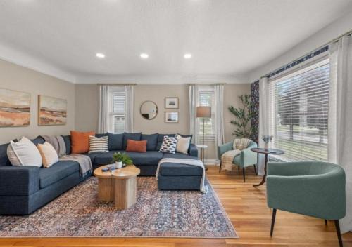 Parma Heights Casa | Hot Tub Game Room with Shuffleboard N64 Sleeps 8