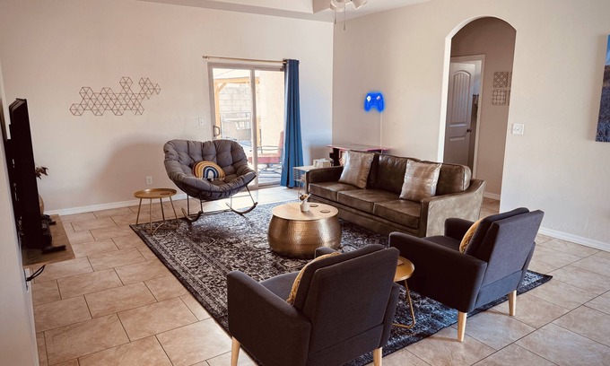Kingman Casa | Hot Tub & Garage access!