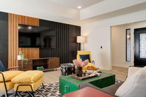 Quail Creek Casa | Hot Tub Hangout Arcade & Game Night Fun