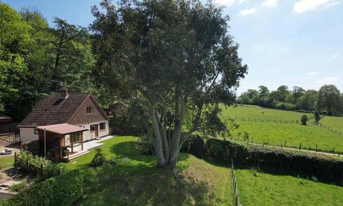 Chilworth Cabaña | Hot tub heaven on the farm!