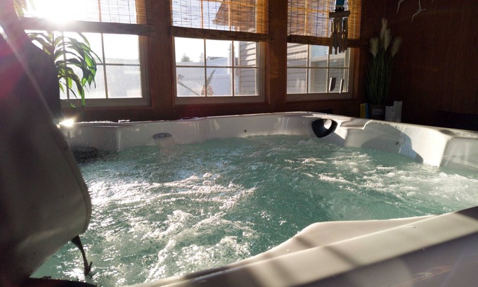 Jeffersonville Casa | Hot Tub Hideaway 3 BR