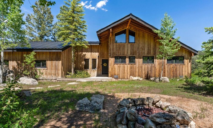 Los Ranchitos Estates Casa | Incredible Deck/Views, Pet Friendly, Family Retreat!