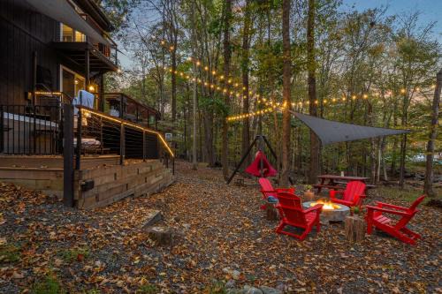 East Stroudsburg Casa | Hot Tub Lake Access Community Amenities Somerset Lodge by AvantStay
