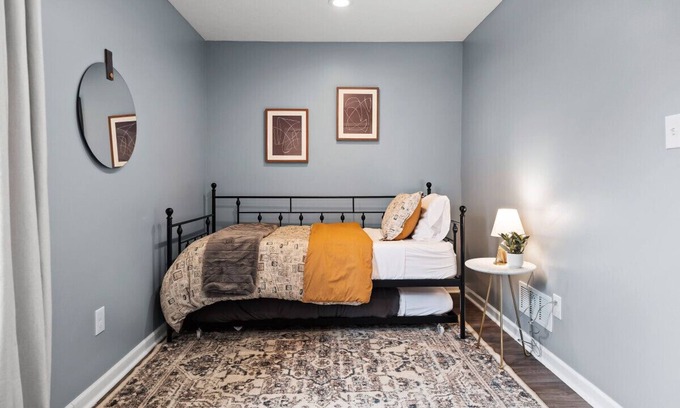 Detroit - Shoreway Apartamento | Hot Tub|N64|Mins to Downtown|Sleeps 8