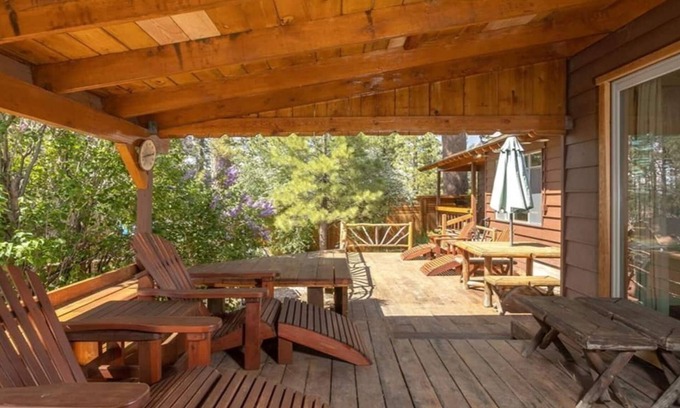 The Village Cabina | Hot Tub Near Lake Kellys Kottage