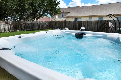 San Antonio Casa | Hot Tub Near Missions Park Dt Yard Bbq Games