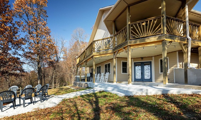 Carbondale Casa | Hot Tub Overlooking Sunset Ridge | Sleeps 6