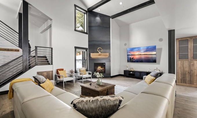 Olympic Valley Casa | Hot Tub|Pet Friendly|Arcade Games and Foosball Table