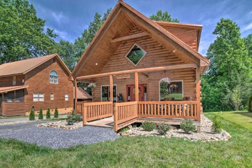 White Oak Lodge Casa | Hot Tub, Pool Access and Fire Pit Gatlinburg Cabin