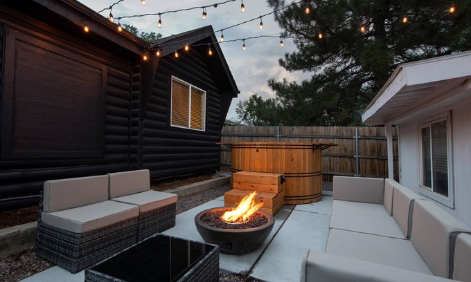 Berkley Casa | Mid-century retreat w/ wood hot tub and game room