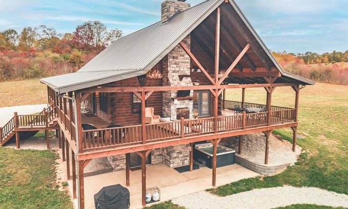 Carbon Hill Cabina | Hot Tub, Pool Table, & so much more! Sleeps 16