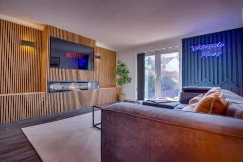 Cleethorpes Casa | Hot Tub, Private Parking, King Bed, Beach luxury