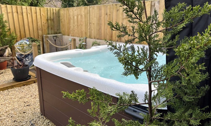 Abertillery Casa | Hot tub Retreat In The Valley's Of South Wales