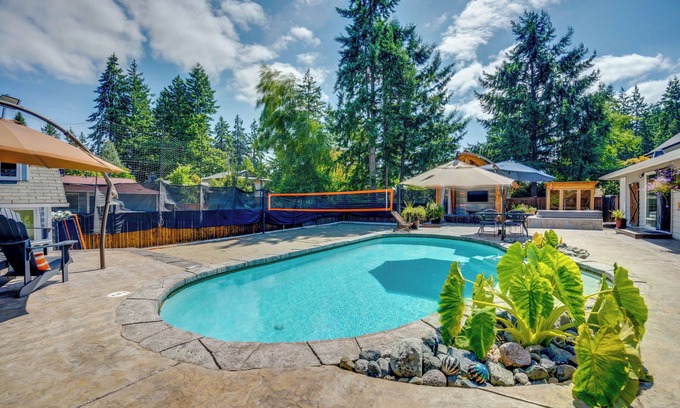 University Place Casa | Hot Tub + Sauna: Home 8 Mi to Downtown Tacoma!