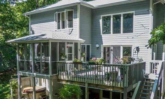 Massanutten Casa | Hot Tub, Screen Porch, Grill, Privacy, Ample Parking, No Bunks, onsite Amenities