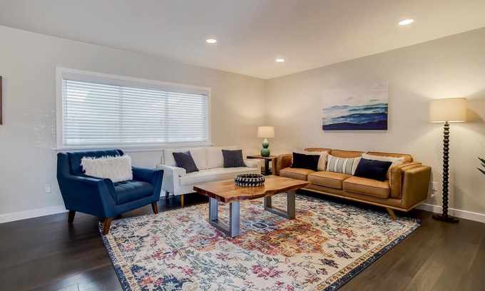 Northeast Colorado Springs Casa | ¡Nuevo! Springs Dream House w / 5 reyes - Sleeps14!
