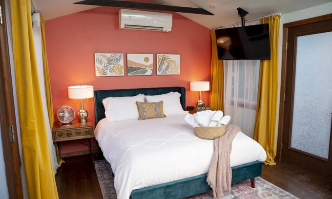 Loveland Condominio | Hot Tub Studio! Sparkling Clean, Close to Oldtown.